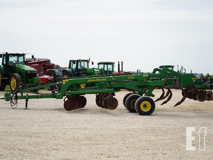 2005-john-deere-2700-image-8