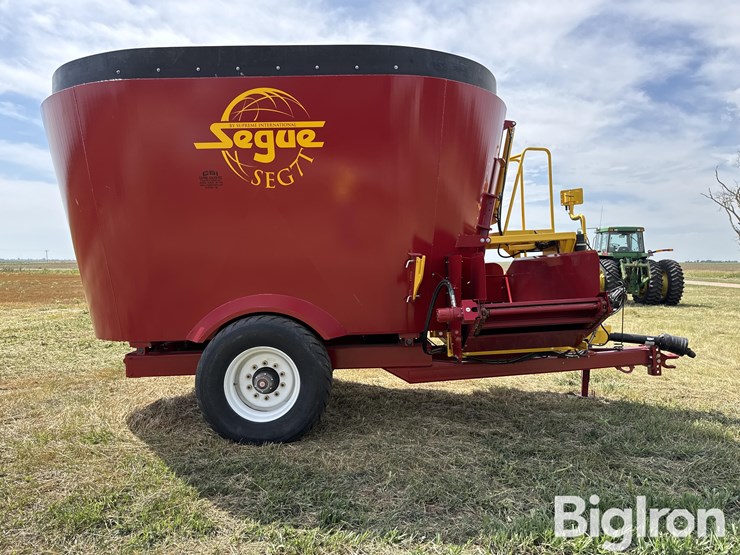 2022-supreme-international-segue-7t-vertical-feed-mixer-image-4