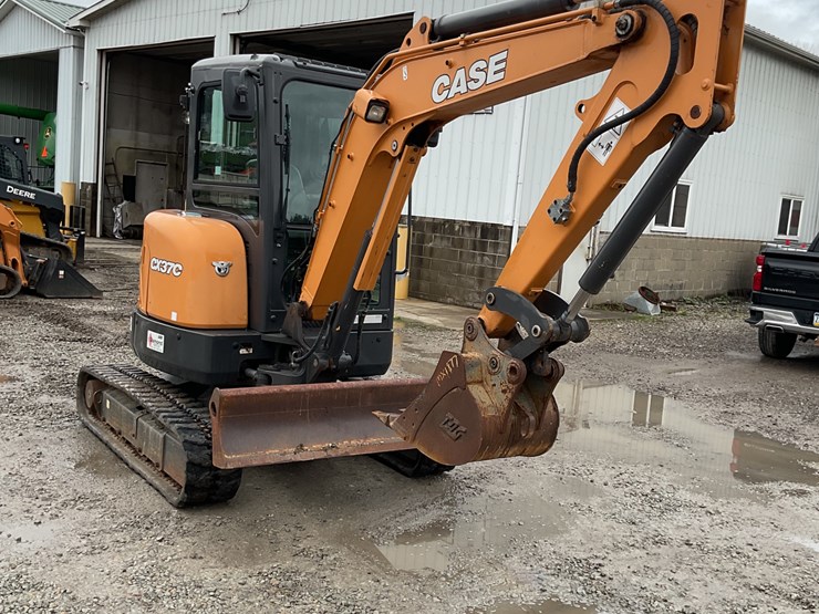 2015-case-cx37c-image-3