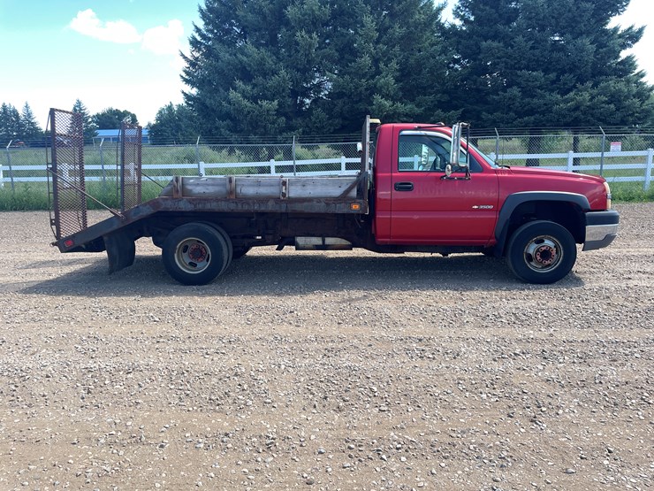 2004-chevrolet-silverado-3500-image-6