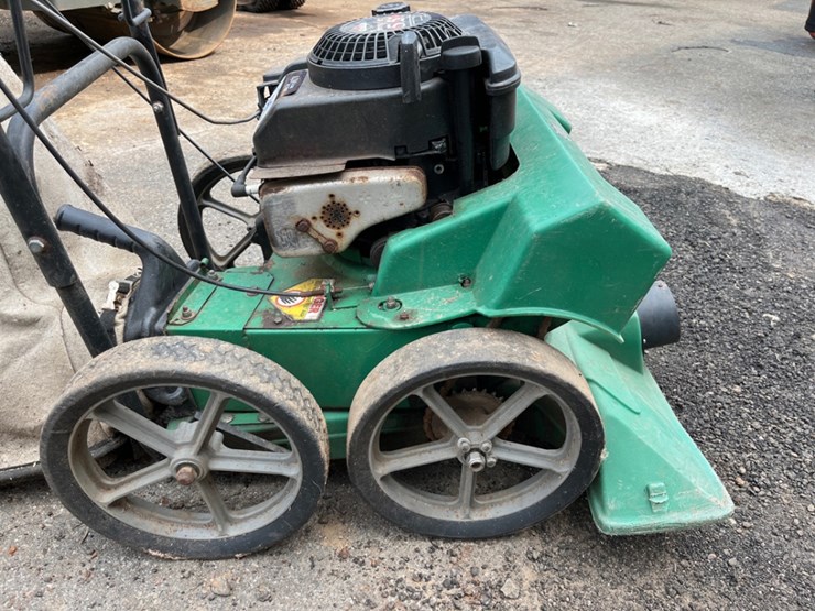 billy-goat-kd512sp-self-propelled-gas-lawn-vacuum-image-5