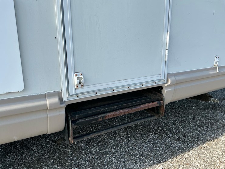 #2252-•-coachmen-futura-2000-travel-trailer*-image-27