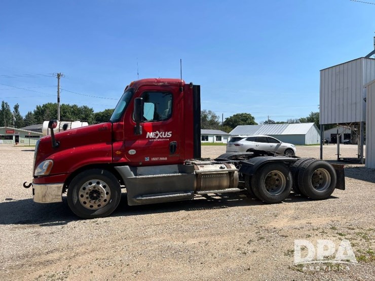 2013-freightliner-cascadia-day-cab-truck-(jn2570,-unit-4038)-image-19