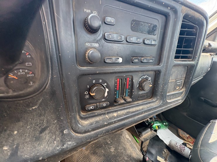2006-chevrolet-silverado-image-33