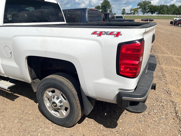 2015-chevrolet-silverado-2500-image-14