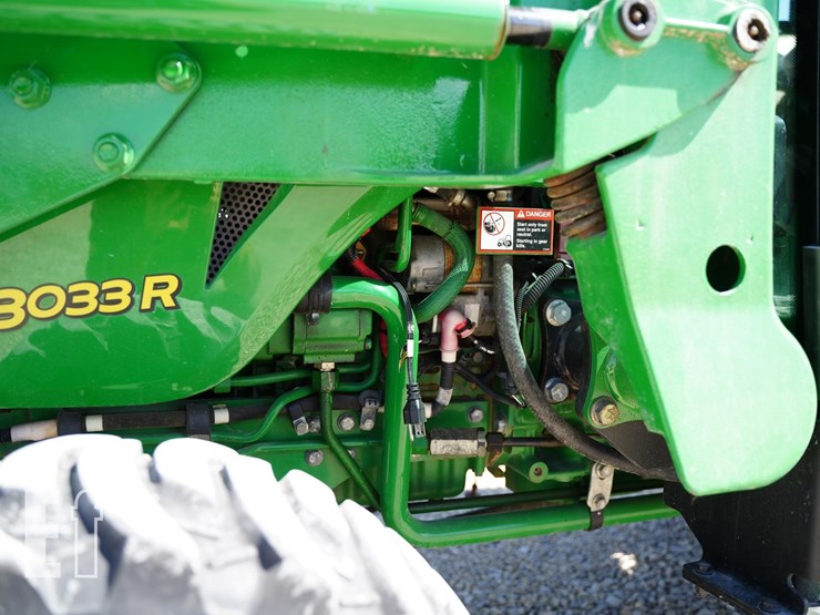 2014-john-deere-3033r-image-12