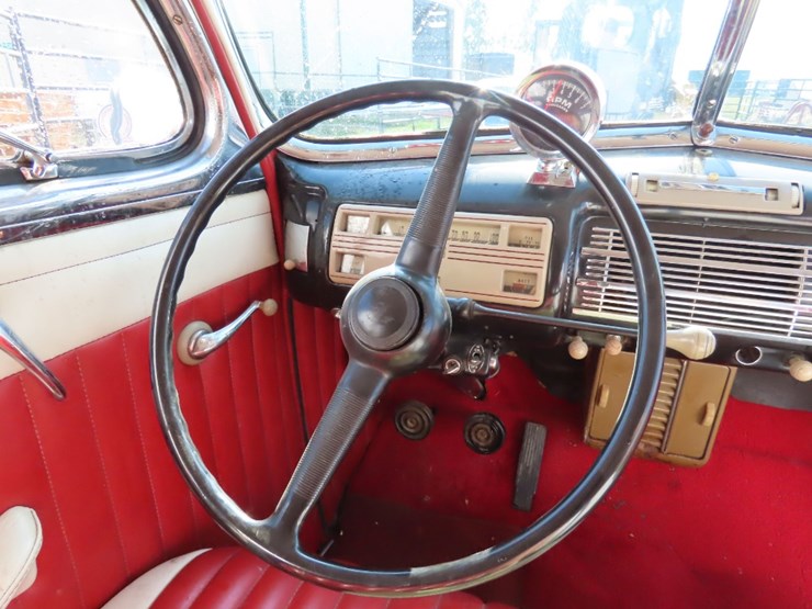 1940-ford-deluxe-2dr-sedan-image-15