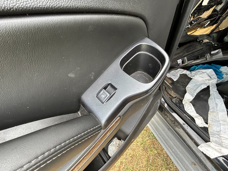 2015-chevrolet-tahoe-image-47