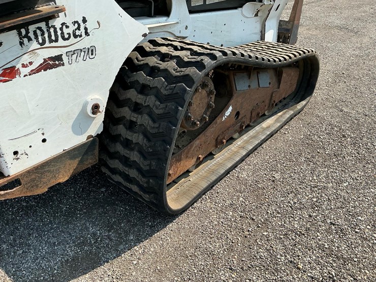 2015-bobcat-t770-image-24