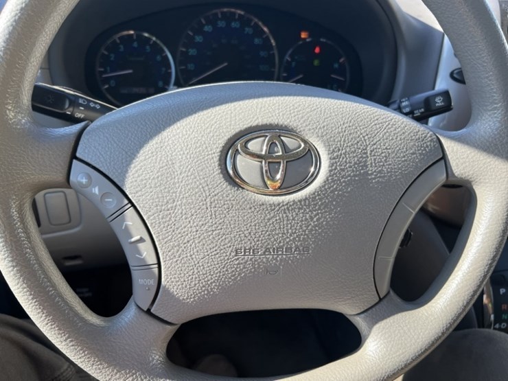 2006-toyota-sienna-le-image-29