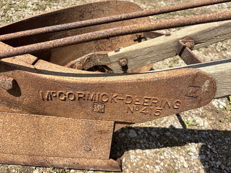 mccormick-deering-no.-415-7”-walking-plow-image-16