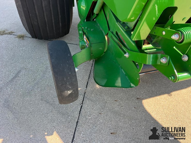2023-john-deere-560m-image-13