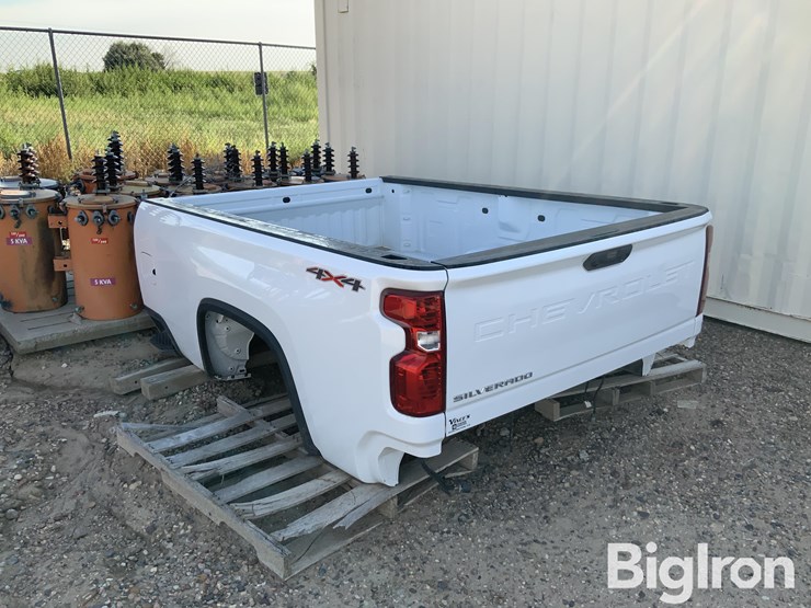 2020-chevrolet-8'-pickup-box-image-3