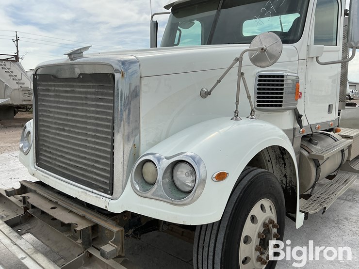 2017-freightliner-coronado-132-image-9