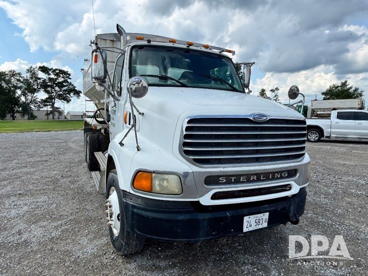 2005-sterling-dry-tender-truck-(gp11242,-unit-111565)-image-4