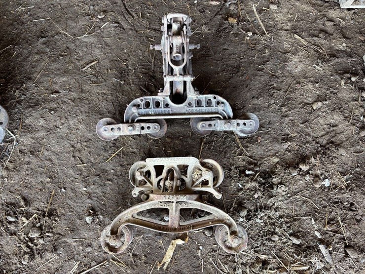 (2)-hay-trolleys-image-1