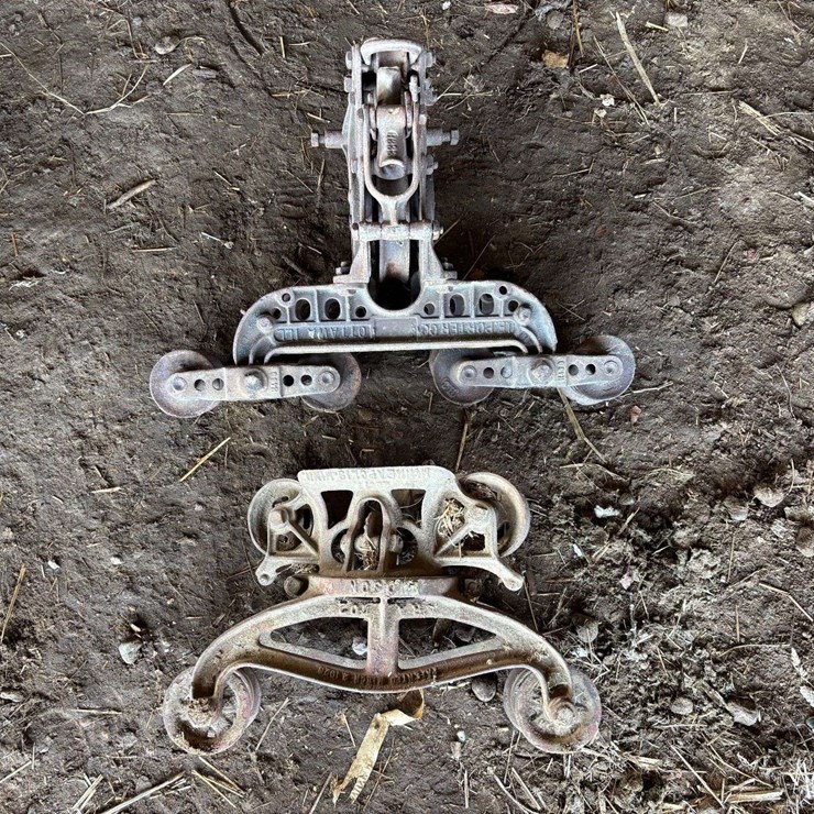 (2) Hay Trolleys