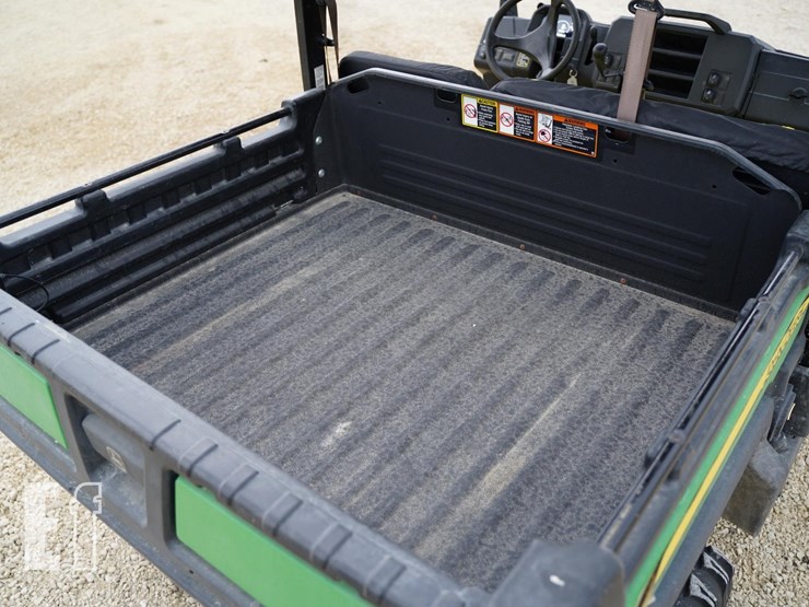2019-john-deere-gator-xuv-835m-image-21