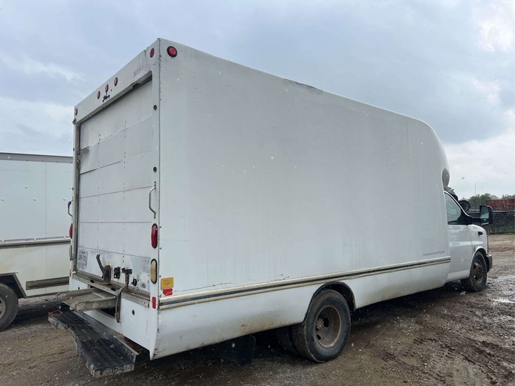 2011-gmc-3500-image-4