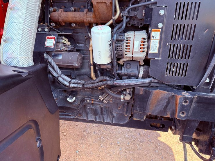 2016-case-ih-farmall-130a-image-38