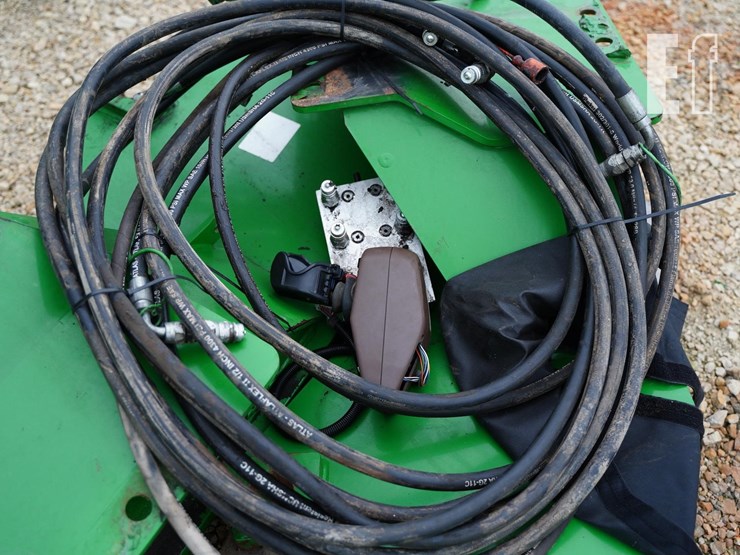 2004-john-deere-840-image-8