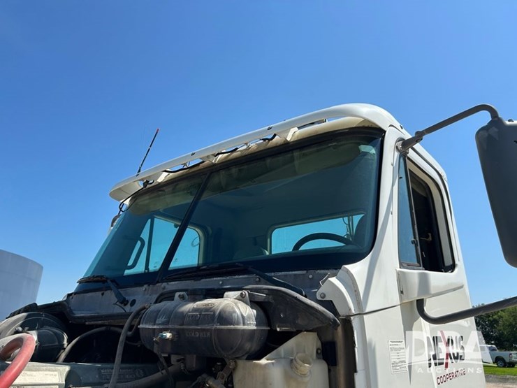 2004-freightliner-columbia-day-cab-truck-(cp0611,-unit-4014)-image-37