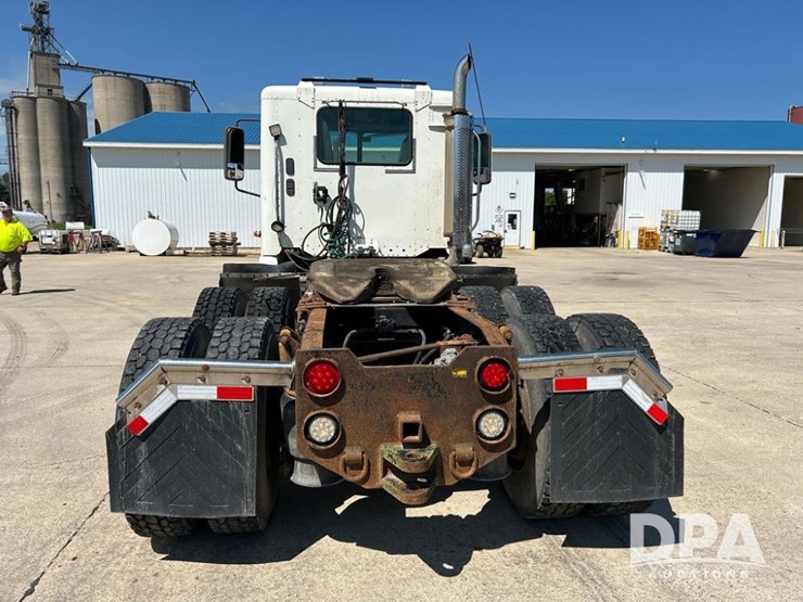 2004-freightliner-columbia-day-cab-truck-(cp0611,-unit-4014)-image-8
