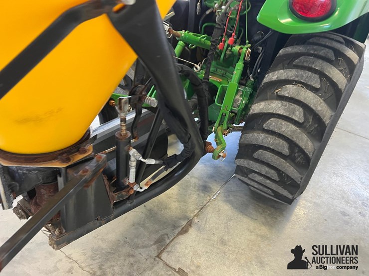 2021-john-deere-3046r-image-19