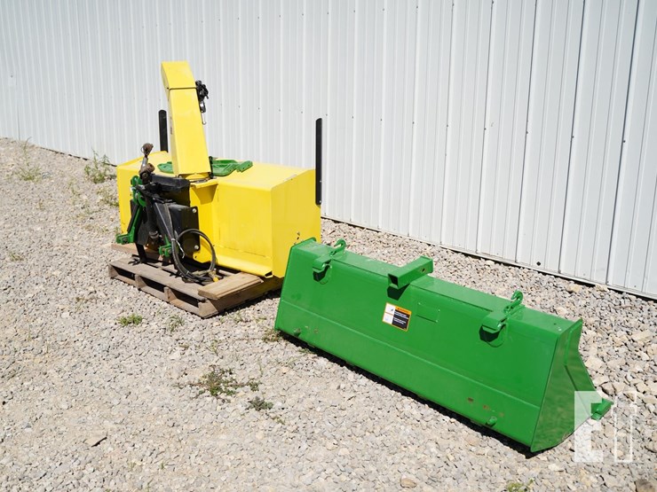 2014-john-deere-3033r-image-38