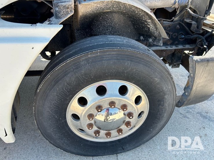 2004-freightliner-columbia-day-cab-truck-(cp0611,-unit-4014)-image-32