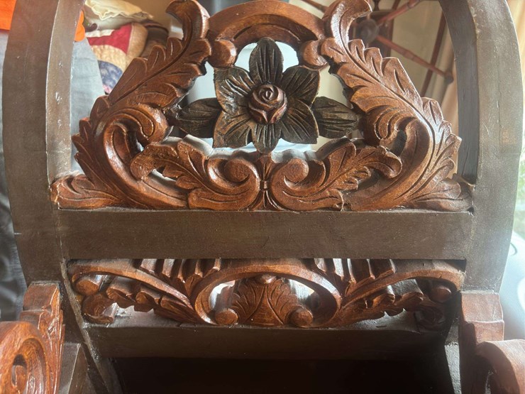 sled-with-ornate-painting-image-14
