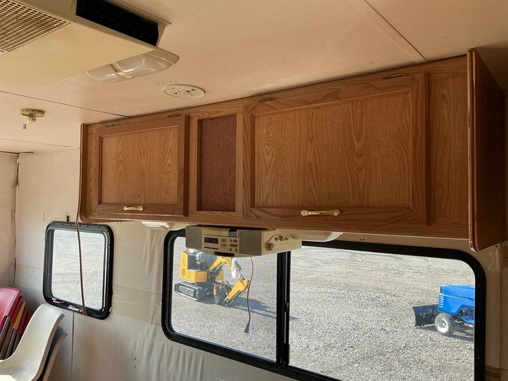 #2252-•-coachmen-futura-2000-travel-trailer*-image-42