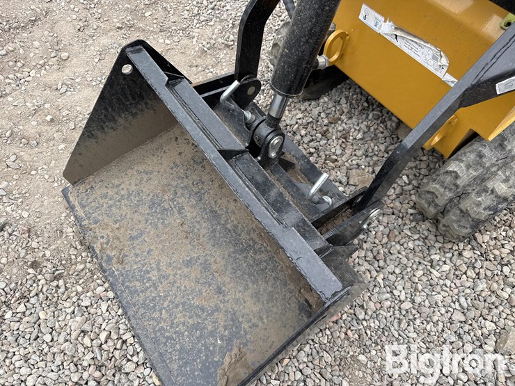 2025-agt-mx-crt23-compact-track-loader-image-13