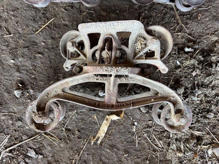 (2)-hay-trolleys-image-2