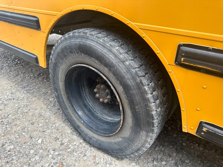 #18-•-#23871-•-2002-international-genesis-school-bus-vin:-1hvbgaan62a917777-image-9