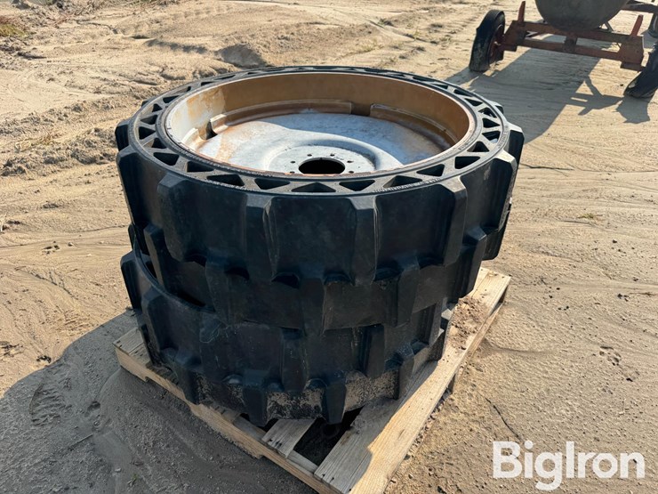 valley-revolution-47x15-airless-pivot-tires-image-2