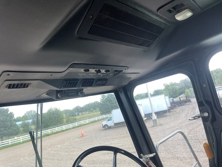 1988-john-deere-6620-image-33