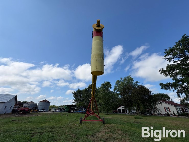 agi-westfield-mkx-13-74-13"x74'-swing-away-auger-image-6