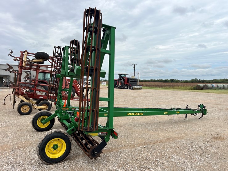 2016-john-deere-200-image-8