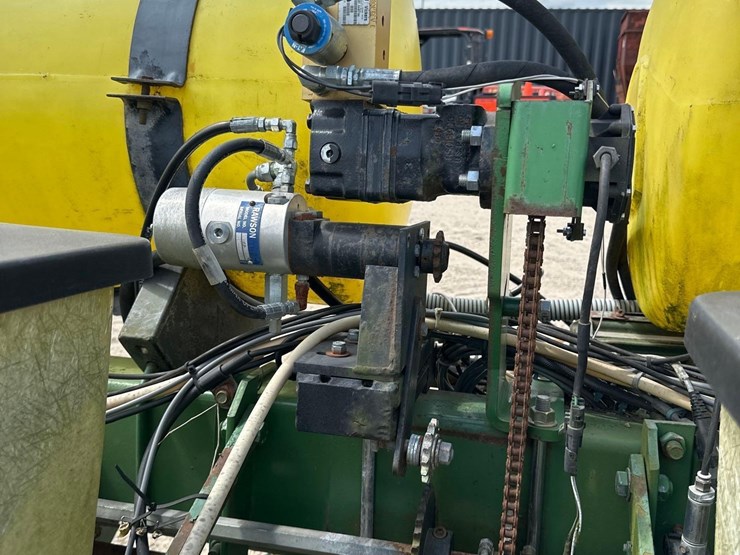 john-deere-7000-image-11