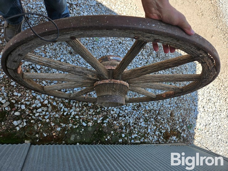 wooden-western-wagon-wheel-image-5