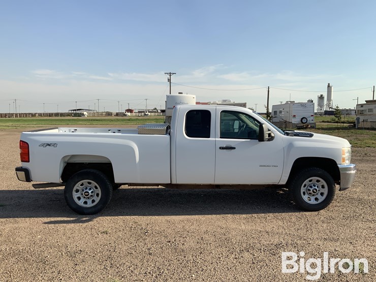 2013-chevrolet-3500hd-image-4