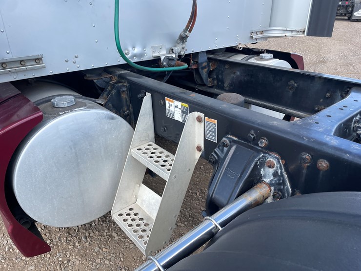 2012-kenworth-t660-image-24