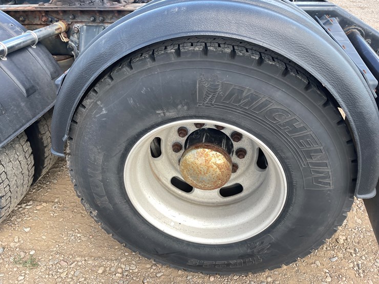 2012-kenworth-t660-image-19