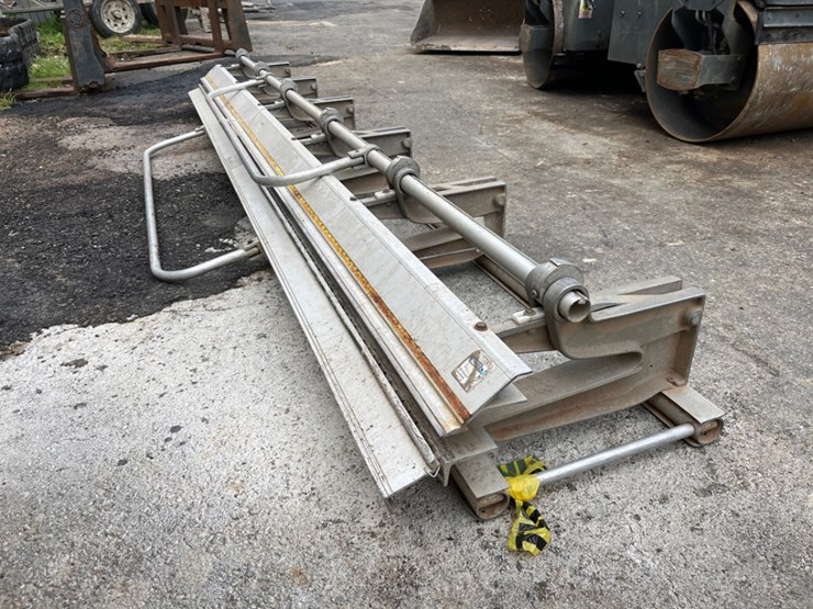 van-mark-industrial-metal-master-sheet-metal-brake-10'-6"-image-3