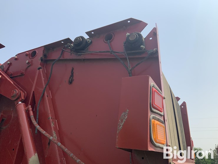 2006-new-holland-br780a-image-20