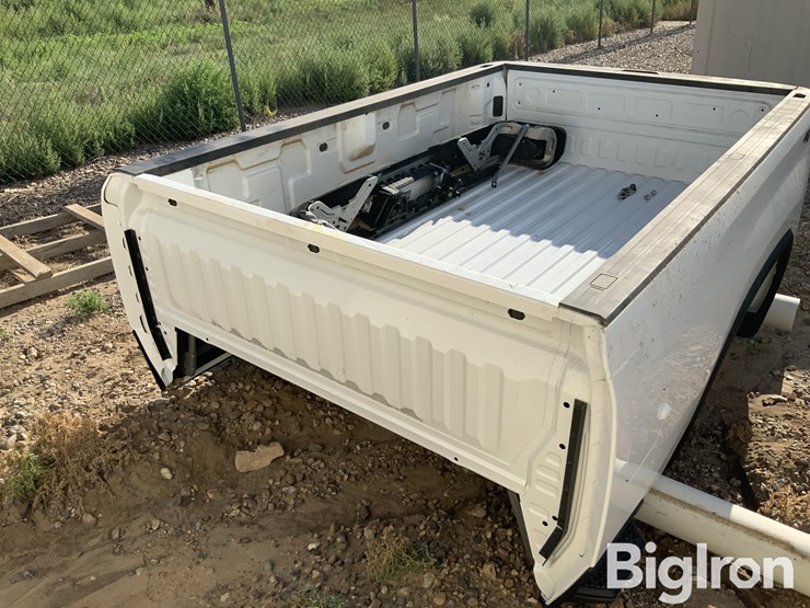 2020-chevrolet-8'-pickup-box-image-6