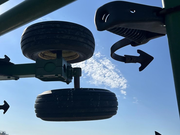 2004-john-deere-2210-image-39