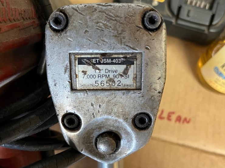 group-of-(2)-ass't-1/2"-impact-wrenches-image-6