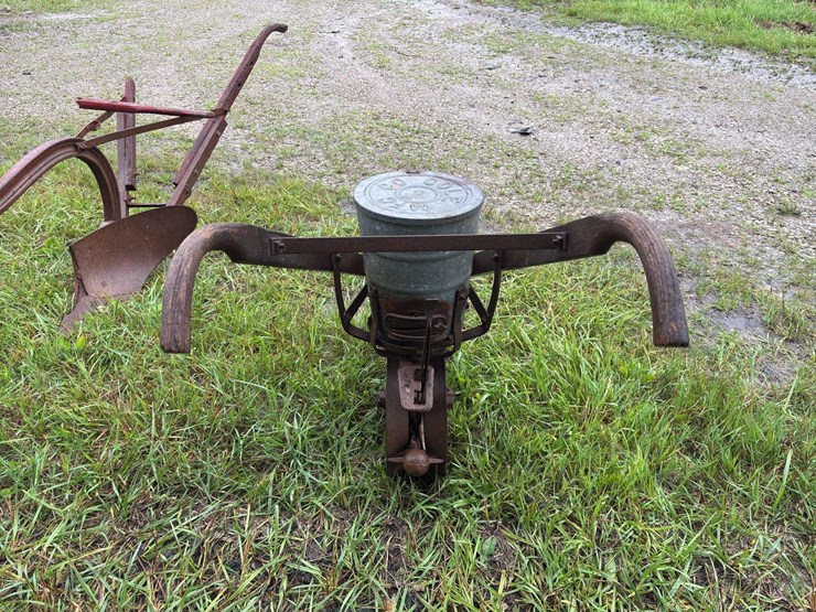 cole-horse-drawn-planter-image-3
